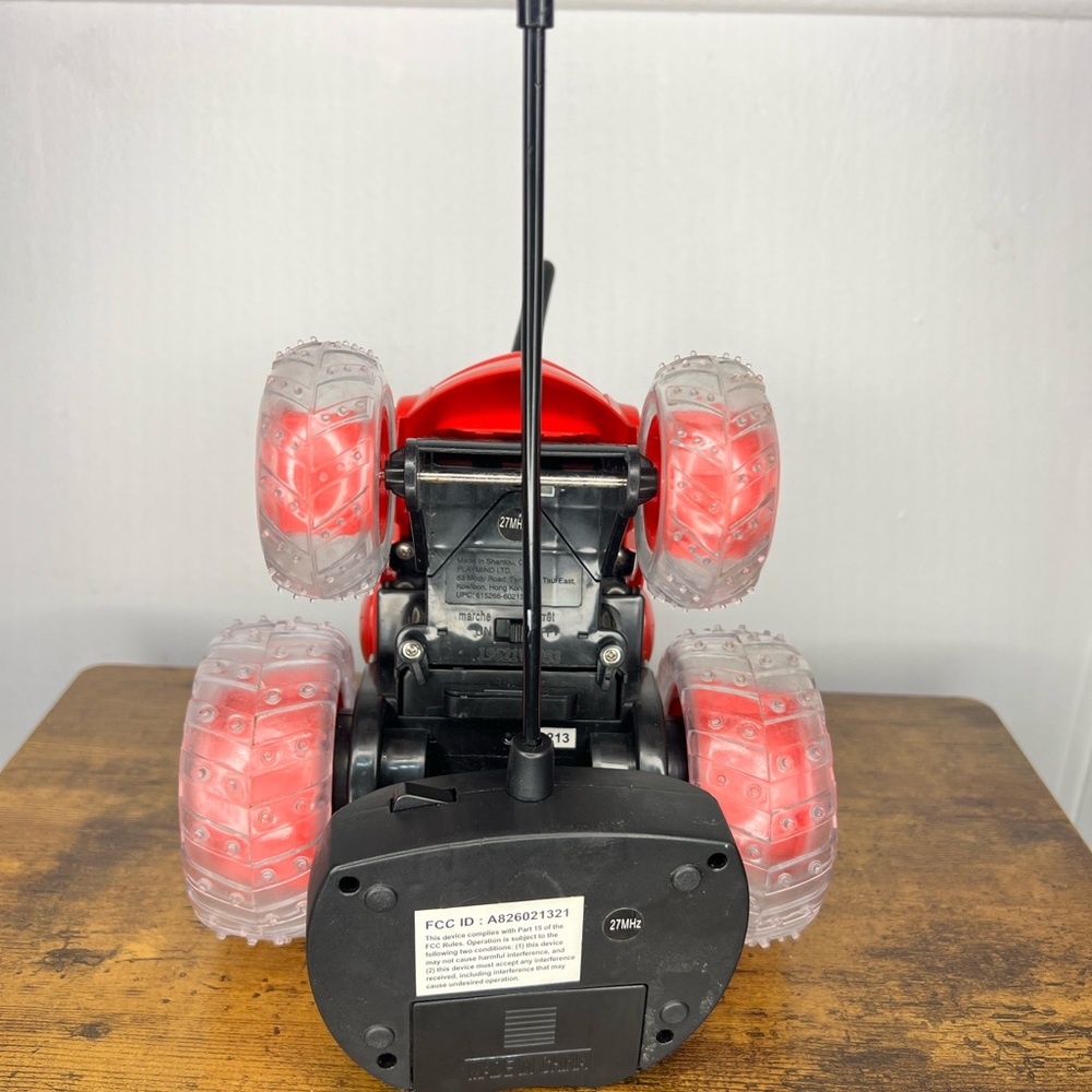 Dynamic Red Remote Control Stunt Car - Picture 11 of 12